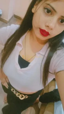 Devika, 21 – Malayalam Call Girl in Majnu Ka Tilla, Delhi