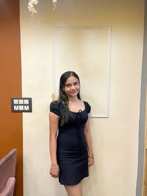 Escort Service in Sector 18 Noida – Dinner Dates, Hotels and the Metro