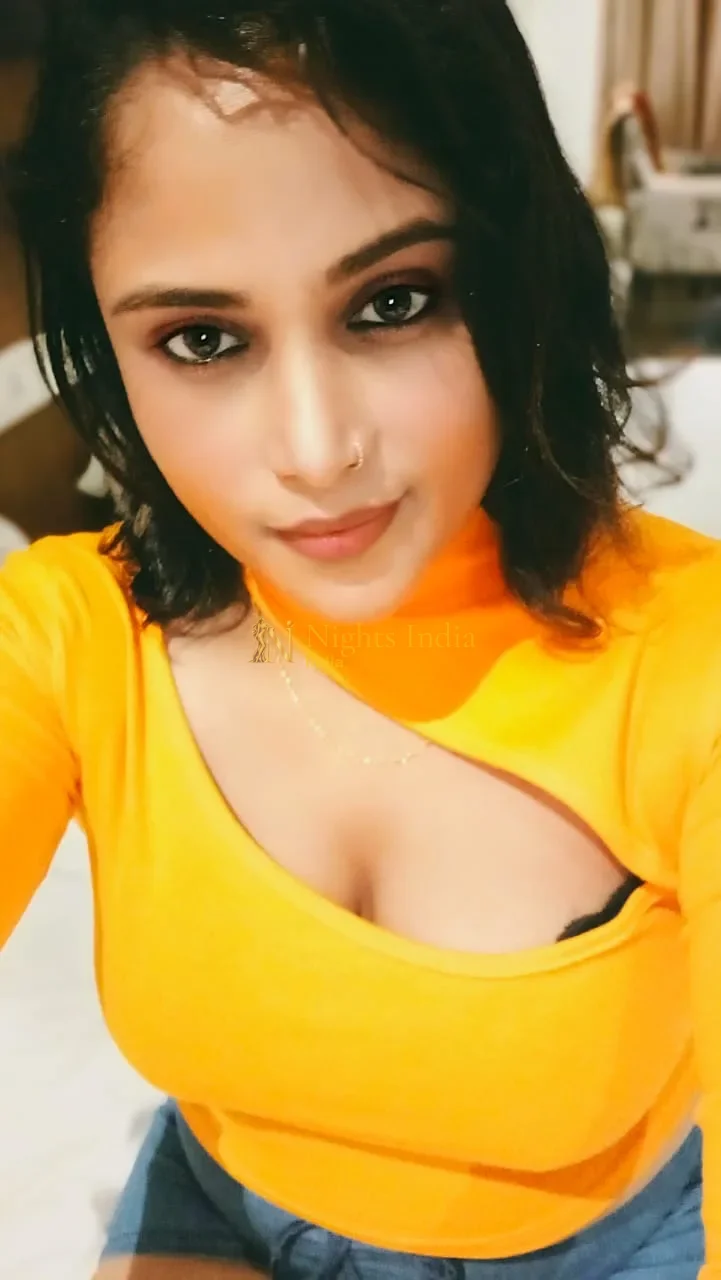 Shruti, 24 – Air Hostess Escort in Juhu, Mumbai