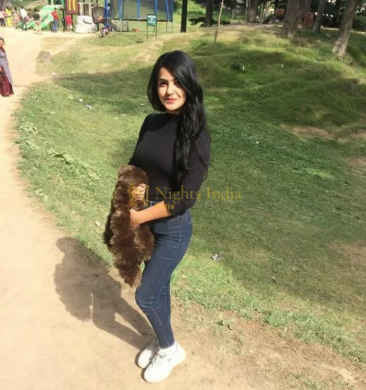 Mou, 21 – Bengali Escort in Sarita Vihar, Delhi